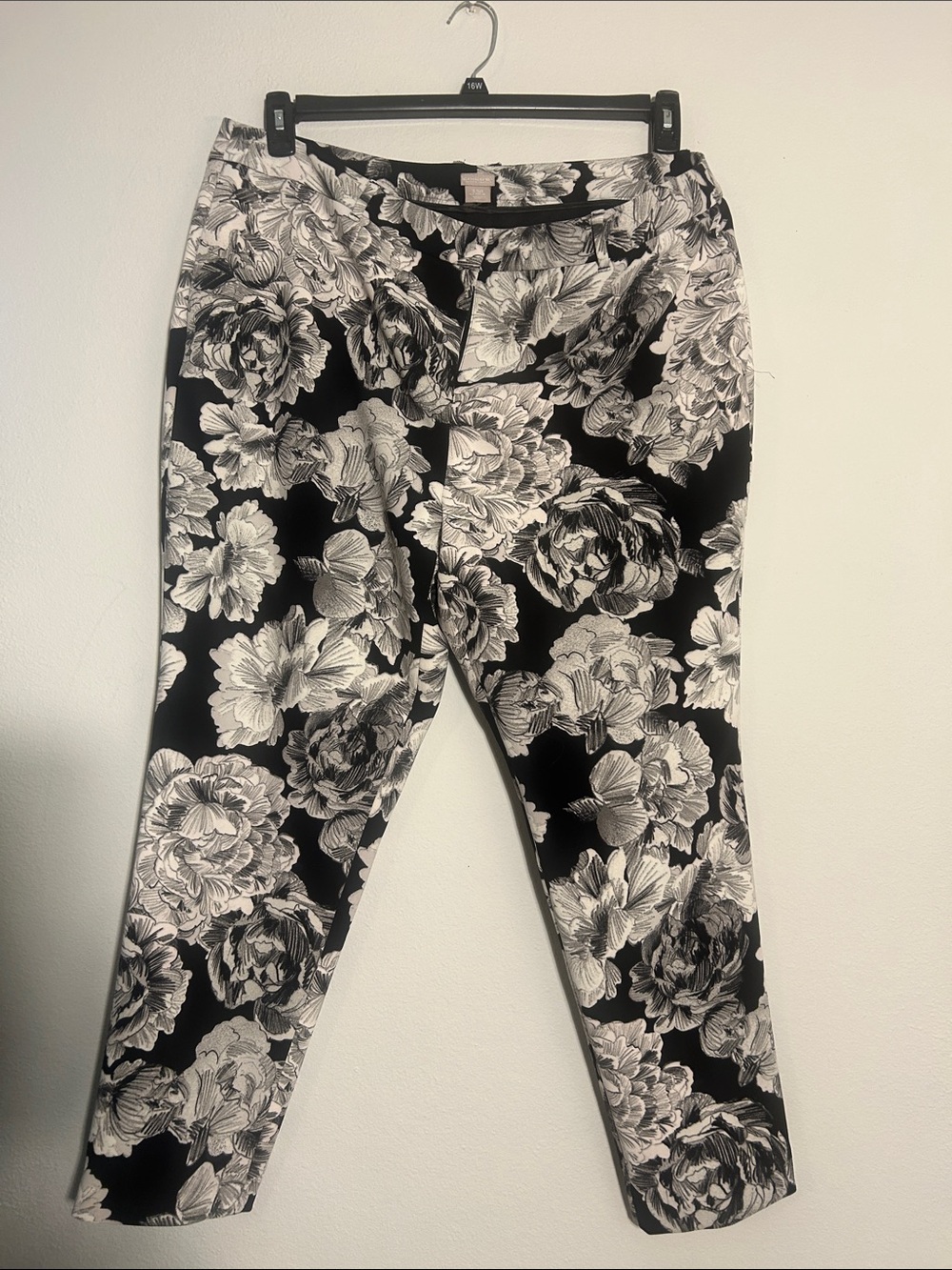 Chicos black label size 3.5 R, beautiful floral pants